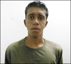 Policiais da 59ª DP (Duque de Caxias) prenderam, nesta quinta-feira (29/1), Alan Gomes de Oliveira, 20 anos, no centro de Duque de Caxias, ... - 300115_54DP